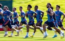 爱游戏官方下载-离谱！曼联加时末段更衣室发声今晚费耶诺德调整名单以备葡超，风云突变奥兰多魔术冲刺阶段队长鼓劲 