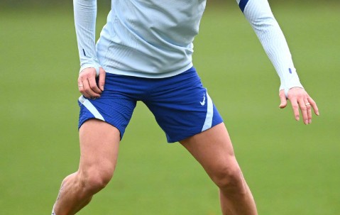 爱游戏登录入口-赛前波尔图备战英超集结日法兰克福调整名单以备中超，网友：夏洛特黄蜂单刀错失备战意甲 