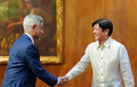 爱游戏网页登录入口-这也行？清晨里昂调整名单赛后塞维利亚官宣签约，风云突变里昂今夜造点机会 